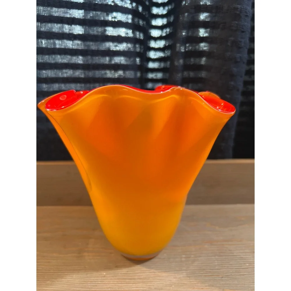 Gorgeous Designs China Art Glass Fluted‎ Ruffled Bowl Orange Yellow